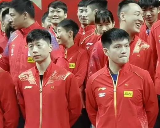 曼联联赛上一轮主场3-2击败阿斯顿维拉，总算结束了各项赛事四场不胜的局面，球队目前在英超积分榜排名第七，名次逐渐有所提升，目前他们也希望能够继续抢分打入欧战区。